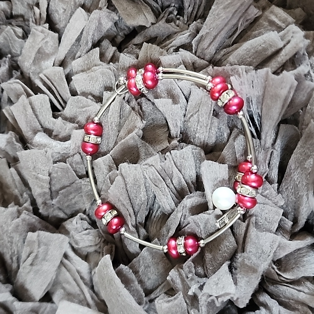 Vantel pearl wrist candy